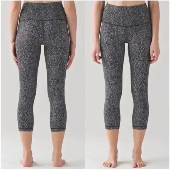Lululemon 
Wunder Under High Rise Crop Leggings - Picture 1 of 7
